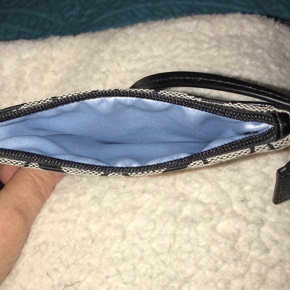 Nice Coach Wallet Wristlet Excellent Condition - Picture 4 of 7